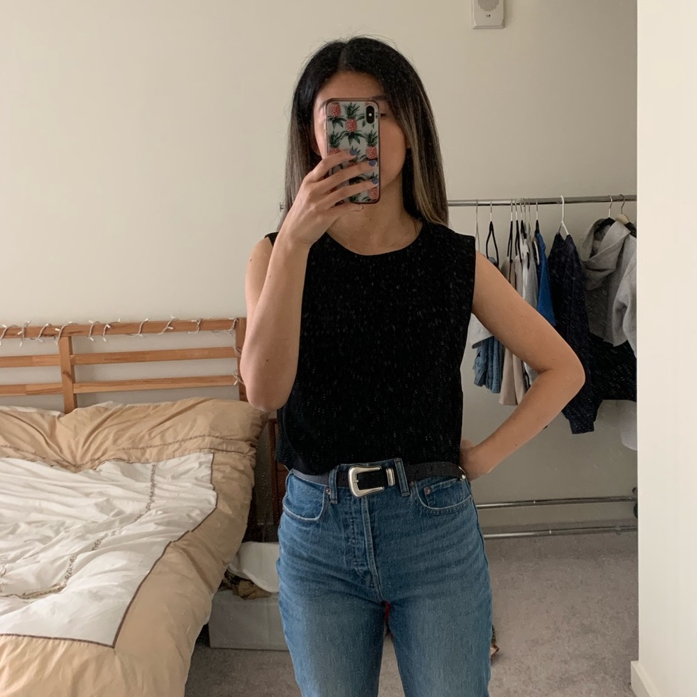 Aritzia sleeveless blouse - Small